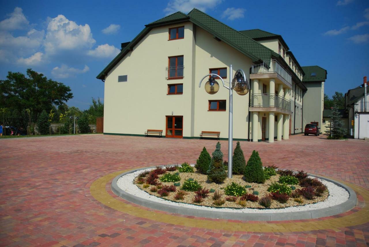 Hotel Dyminy Κίελτσε Εξωτερικό φωτογραφία