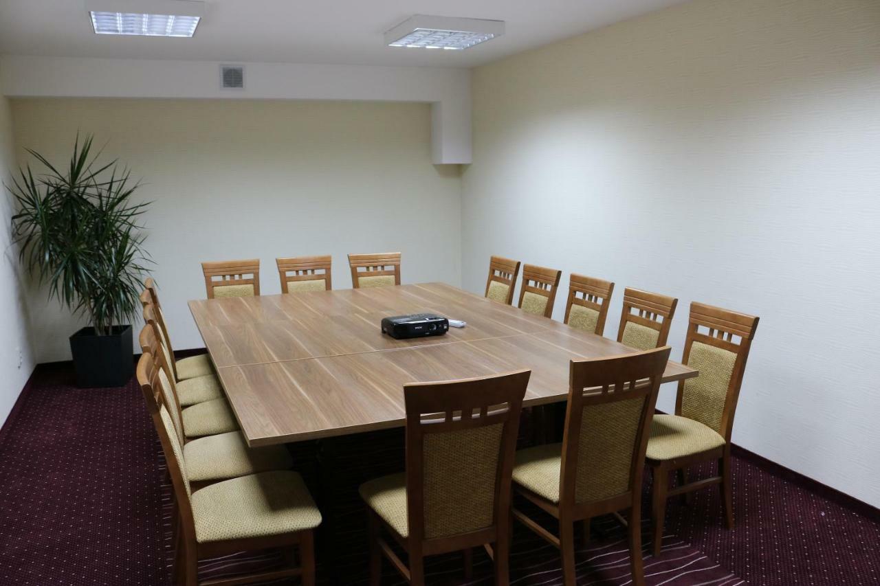 Hotel Dyminy Κίελτσε Εξωτερικό φωτογραφία